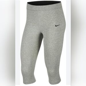 Nike Women’s Grey Capri Workout/Yoga Leggings Size M